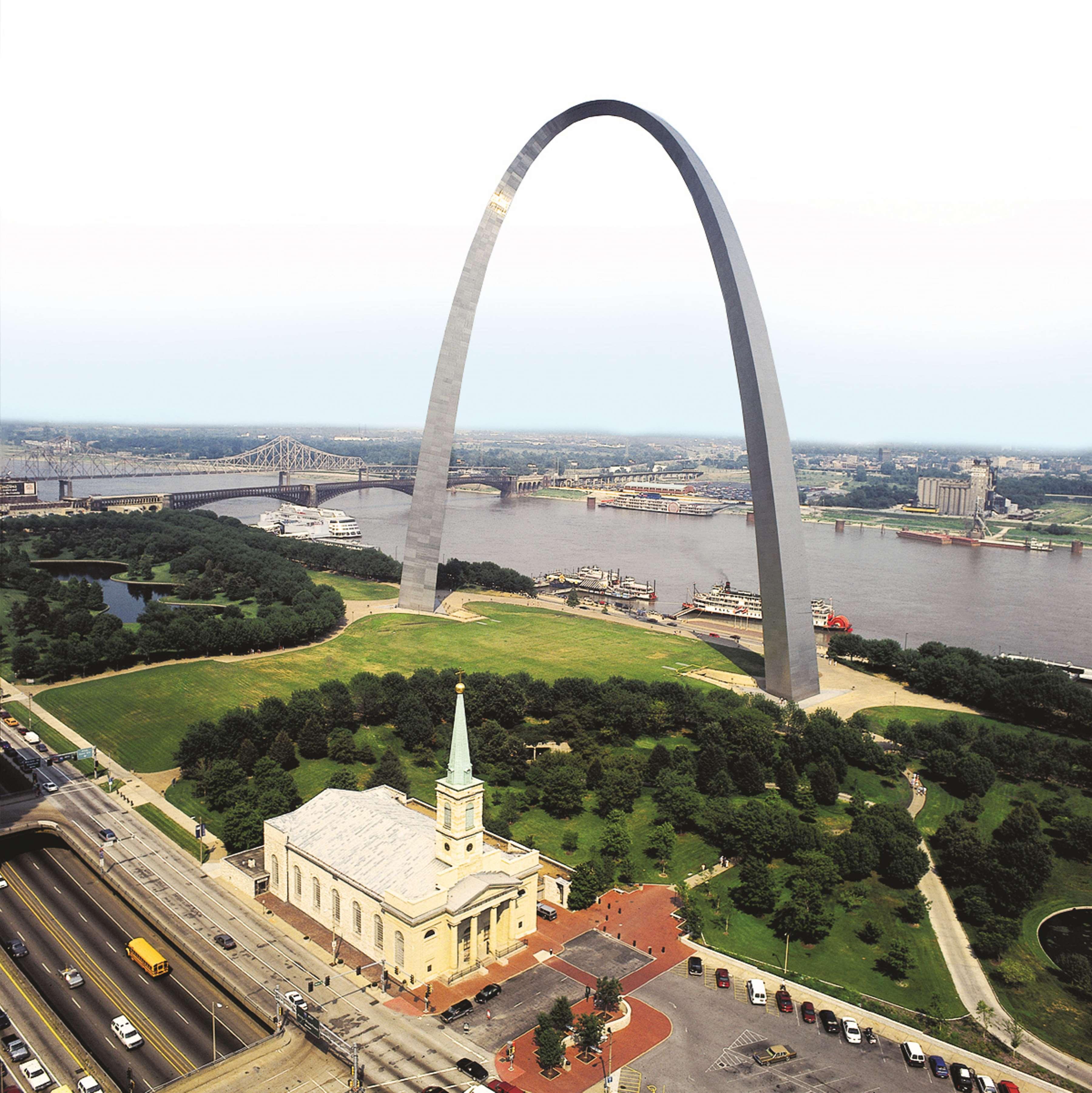 Отель Hilton Pennywell St Louis At The Arch Сент-Луис Экстерьер фото